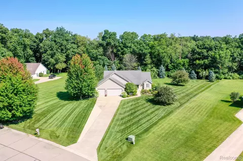 4800 Hidden Hills Cir, Howell, MI 48855