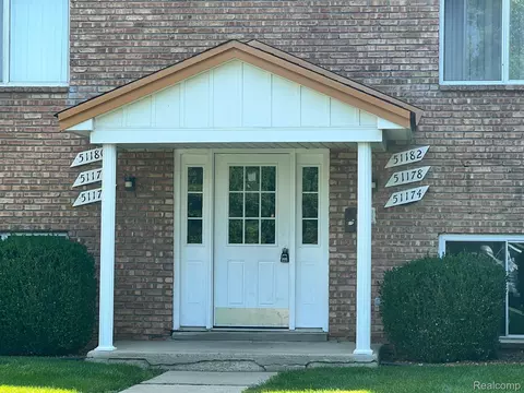 51174 Johns Dr, Chesterfield, MI 48047