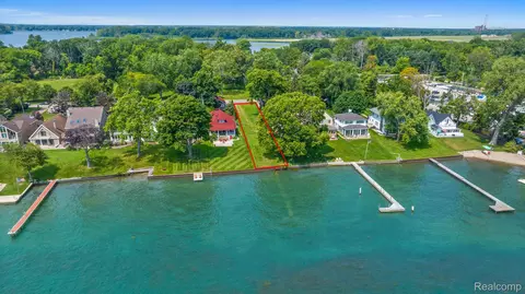29743 E River Rd, Grosse Ile, MI 48138