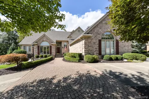 21455 Chase Dr, Novi, MI 48375