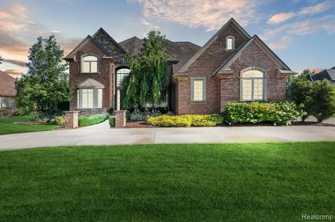 5020 Rockaway Ln, Clarkston, MI 48348
