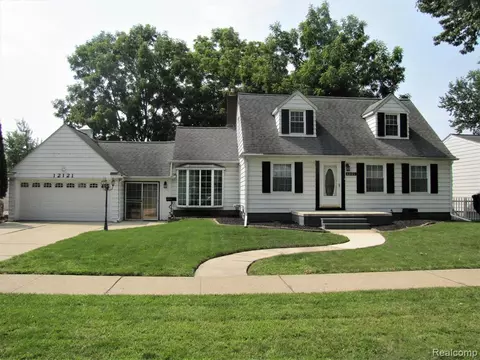 12121 Cardwell St, Livonia, MI 48150