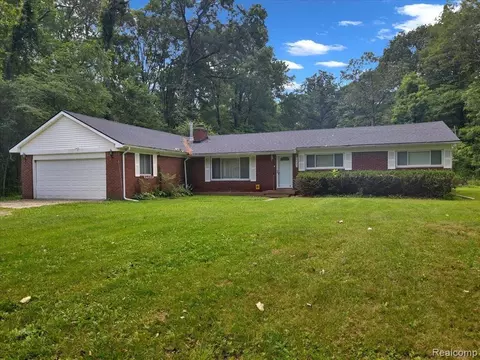 45223 Wear Rd, Belleville, MI 48111