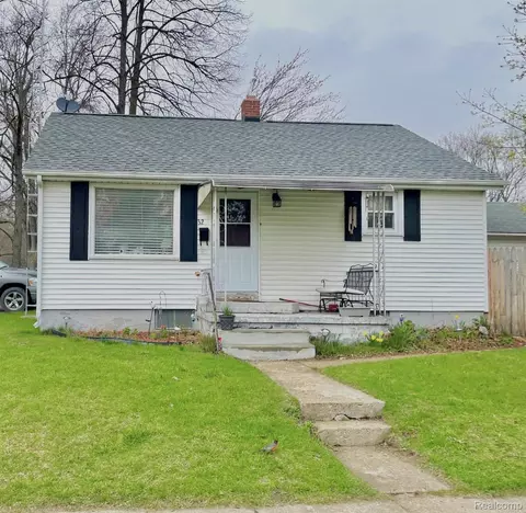 32 W Sanborn Ave, Croswell, MI 48422