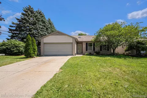 46826 Plum Grove Dr, Macomb, MI 48044