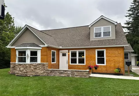 19925 Eastwood Dr, Harper Woods, MI 48225