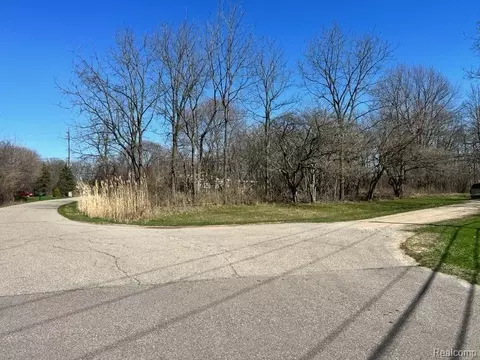 Hickory Drive 207 And 1/2 Of Lot 206, Grosse Ile, MI 48138