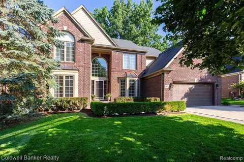 1320 Welland Dr, Rochester, MI 48306