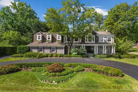 800 Willoway Estates Dr, Bloomfield Hills, MI 48302