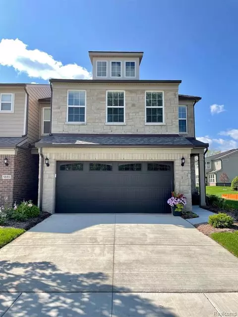 941 Addison Cir, Walled Lake, MI 48390
