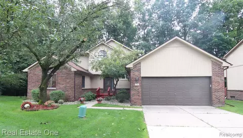 6385 Brookview Ln #9, West Bloomfield, MI 48322