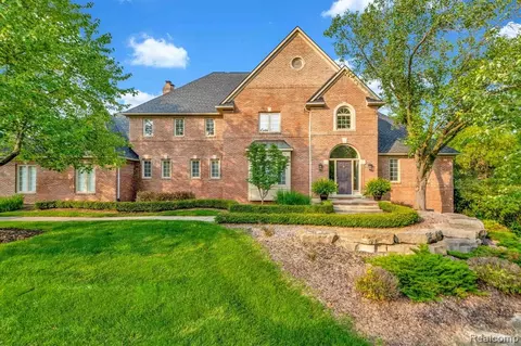 4880 Goodison Place Dr, Rochester, MI 48306