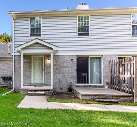 47086 Auburn Ct, Shelby Township, MI 48317