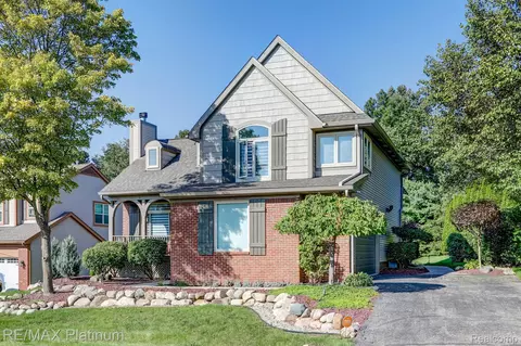 444 Lakeshore Pointe Dr, Oceola, MI 48843