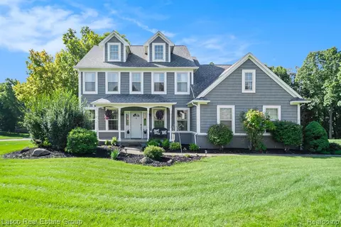 3161 Applewood St, Fenton, MI 48430