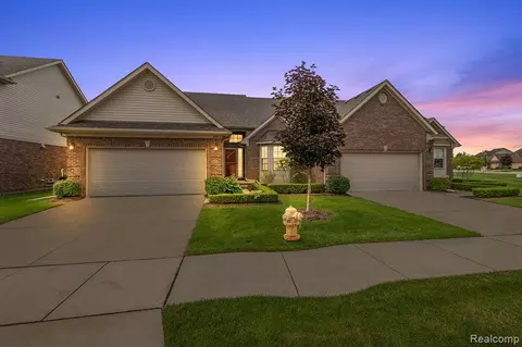 20870 Belclare Dr, Macomb, MI 48044