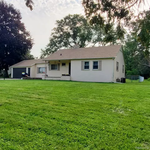 1366 Amy St, Burton, MI 48509