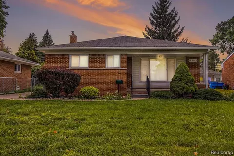 8607 Salem Ln, Dearborn Heights, MI 48127