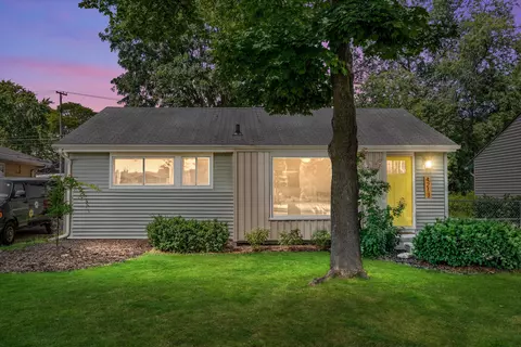 4217 Crooks Rd, Royal Oak, MI 48073