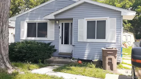 982 Dewey St, Pontiac, MI 48340