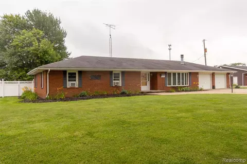 16241 Brewer Rd, Dundee, MI 48131