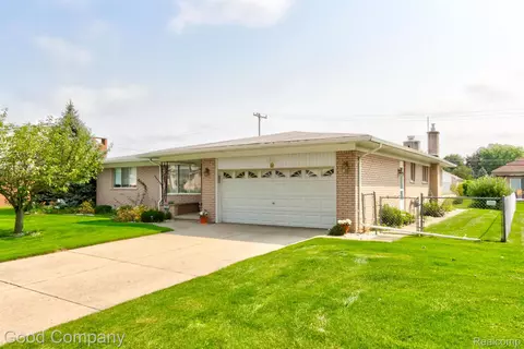 36404 Wayne Dr, Sterling Heights, MI 48312