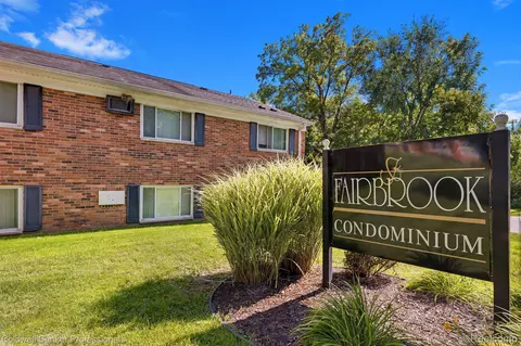525 Fairbrook St #112, Northville, MI 48167