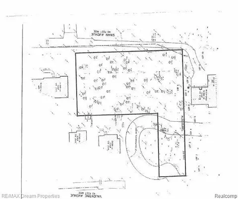 5650 Swan St, West Bloomfield, MI 48322