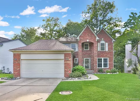 3288 Hickory Dr, Lake Orion, MI 48359