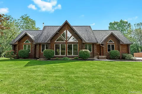 8640 N Dixboro Rd, South Lyon, MI 48178