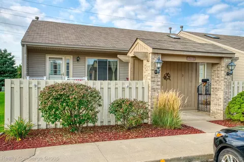 61960 Arlington Cir 1 116 Cir #1, South Lyon, MI 48178