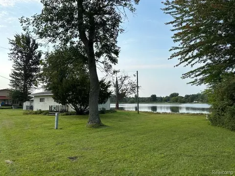 4665 Point Ct, Silverwood, MI 48760