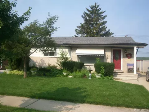 17436 Ray St, Riverview, MI 48193