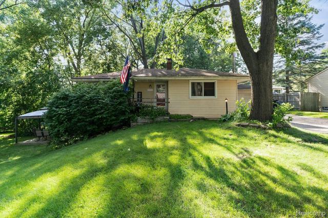 4390 Crestdale Ave, West Bloomfield, MI 48323