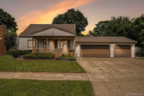 4321 Circle Dr, Flint, MI 48507 photo 1