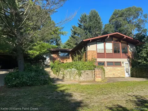 3340 Hadden Rd, Rochester, MI 48306