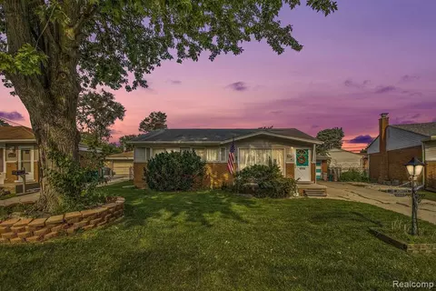 6949 Fairfield St, Garden City, MI 48135