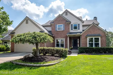 1760 Dogwood Trl, Commerce, MI 48390