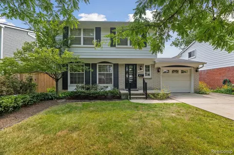 14211 Hart St, Oak Park, MI 48237