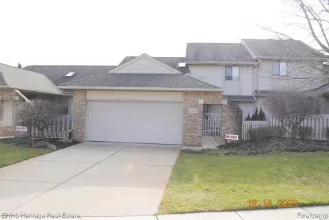 170 Addison Cir #20, Fowlerville, MI 48836