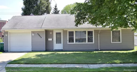 29455 Kathryn St, Garden City, MI 48135