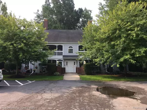 613 Curzon Ct #103, Howell, MI 48843