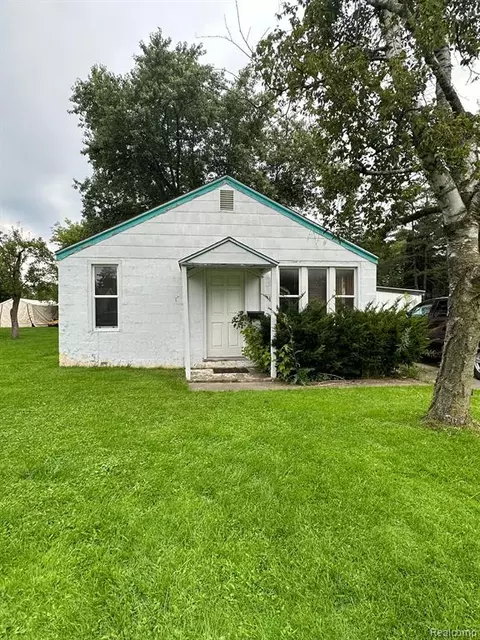 6658 Ellsworth St, Marlette, MI 48453