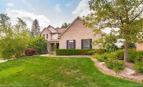 8308 Brookstone Ln, Clarkston, MI 48348