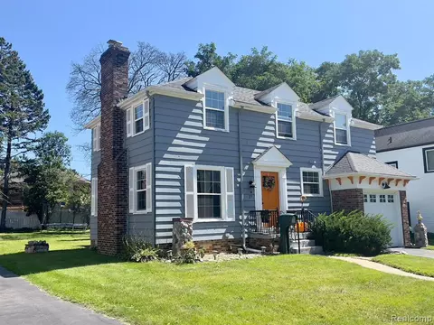 37 Chippewa Rd, Pontiac, MI 48341