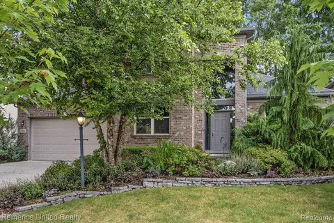 2708 Trillium Hills Dr, Commerce Twp, MI 48382
