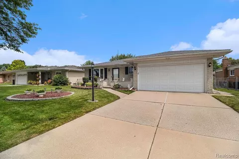 37692 Baylor Dr, Sterling Heights, MI 48310