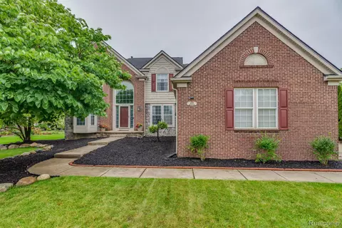 4329 Brighton Dr, Grand Blanc, MI 48439