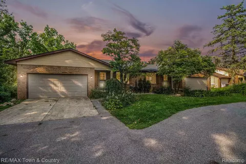 8040 Potter Rd, Flushing, MI 48433
