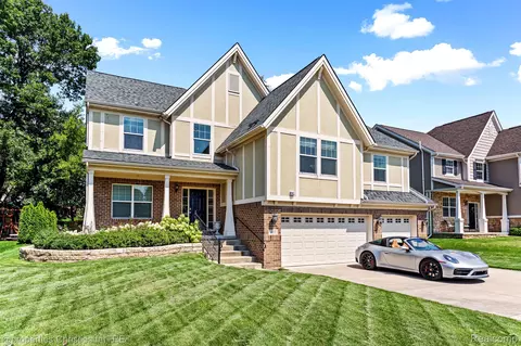 417 Napa Valley Dr, Milford, MI 48381